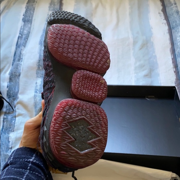 LEBRON 15 NEW HEIGHTS RED 10.5 - Picture 3 of 3